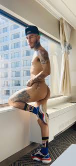 thumbs.pro : :KHAOS LEON @khaosleon Follow Blaqhomme