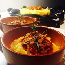 Ora che sai cosa bere con la polenta salsiccia e funghi non ti resta che mettere in pratica i nostri consigli! Polenta Salsiccia E Funghi Porcini Ricette Veloci Dopo Lavoro After Work Quick Recipes