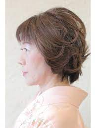 ショート 色留袖のヘアスタイル ヘアアレンジ 髪型一覧 200万点以上の写真から 大人かわいい など注目スタイル別に髪型を紹介しています フロント サイド バックの写真からあなたにピッタリの髪型が見つかります 10代 20代 30代 40代におすすめです 髪の長