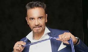 Tiene 62 años de edad. Rlzqo2f63vsqmm