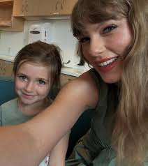 More from Taylor's visit to the children and staff at Joe DiMaggio  Children's hospital in Florida today 🥹💕