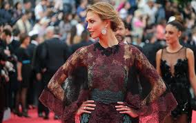 Secure packaging for safe delivery. Star Style Models Auf Dem Roten Teppich