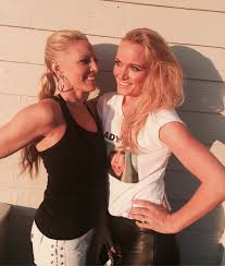 Skuespiller sølje bergman (45) fikk beskjed om å ikke melke ku inne på farmen kjendis. Magmalou Marthe Makeup Moment