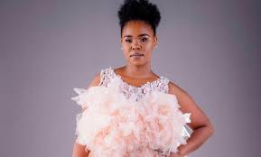 Después de tres intensos y desgarradores singles zahara se zambulle de lleno en la electrónica invitándonos a bailar como si el mundo se fuera a acabar. Zahara In Trouble With The Law Zalebs