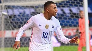 كيليان مبابي لوتين وشهرته مبابي؛ يلعب لصالح المنتخب الفرنسي الأول في الوقت الحالي على الرغم من كونه لا يزال يبلغ من العمر 19 عاماً لأن اللاعب من مواليد 20 ديسمبر لعام 1998 في العاصمة الفرنسية باريس. Ø®Ø·Ø© ØºØ²Ùˆ ÙØ±Ù†Ø³ÙŠ Ù„Ø±ÙŠØ§Ù„ Ù…Ø¯Ø±ÙŠØ¯ ÙÙŠ 2021 Ù…Ø¨Ø§Ø¨ÙŠ ÙˆØ£ÙˆØ¨Ø§Ù…ÙŠÙƒØ§Ù†Ùˆ ÙÙŠ Ø§Ù„Ù…Ù‚Ø¯Ù…Ø© Ù…Ø¯Ø±ÙŠØ¯ÙŠ