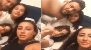 أمرت النيابة العامة، بإخلاء سبيل المتهم أحمد الجنزوري، على ذمة التحقيقات بقضية التعدي على فتاة بفندق فيرمونت. ÙˆØ§Ù„Ø¯Ø© Ù…ØªÙ‡Ù… ÙÙ‰ Ù‚Ø¶ÙŠØ© Ø§Ù„ÙÙŠØ±Ù…ÙˆÙ†Øª Ø¨Ø§ÙƒÙŠØ© Ø§ÙØ±Ø¬ÙˆØ§ Ø¹Ù†Ù‡ Ø£Ù†Ø§ Ù…Ø±ÙŠØ¶Ø© Ø­ÙˆØ§Ø¯Ø« Ø®Ø· Ø£Ø­Ù…Ø±