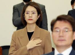 이에 대해 같은 날 배현진 의원이, 이틀 뒤인 8월 2일 조수진 의원이 잇따라 김부겸 전 의원의 글에 대해 반박한 바 있다. í›„ê¶ ë°œì–¸ ì¼íŒŒë§ŒíŒŒ ì¡°ìˆ˜ì§„ ë§‰ë§ í•œ ì‚¬ëžŒì€ ê³ ë¯¼ì • ë¯¼ì£¼ë‹¹ ë§ê¼¬ë¦¬ ìž¡ê³  ì™œê³¡