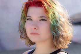 Getting some editing done for this colorful senior @egg_eggington3 and  loving these photos we captured her fun personality and expression of the  love of art .