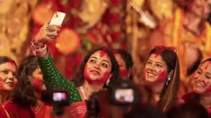 চোরবাগানের ঘটনার জের, মণ্ডপে সেলফি-ভিডিয়োয় নিষেধাজ্ঞা, পুজো কমিটিগুলিকে ১০ দফা নির্দেশ