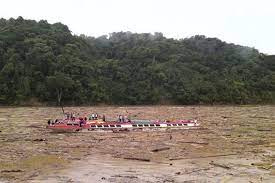It is the second longest river in malaysia with a length of 560 km (350 mi) from its headwaters in the mountains of southwest sabah, to its outlet at the sulu sea, east of sandakan. Photos Massive Logjam In Borneo Blocks Malaysia S Longest River