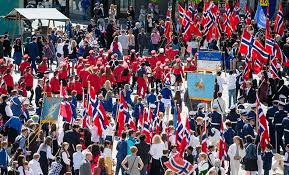 Glede over tog, pølser og is i eplehagen. 17 Mai Taler Bejubler Et Rungende Hoyt Vi Institutt For Sosiologi Og Samfunnsgeografi Iss