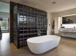 badkamer met inloopdouche in glastegels mendini collection glastegels badkamer met inloopdouche badkamer