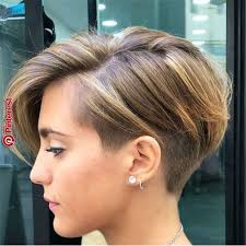 40 Unique Chic Undercut Hairstyles Designs Chic Designs Hairstyles Undercut Unique Bob Frisur Haarschnitt Pixie Frisur