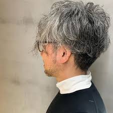いろんな巻き方があるんですねー パーマ パーマスタイル パーマ男子 パーマかけた 横顔 ヘアスタイル 眼鏡 白髪 髭 グレーヘア ポートレート男子 サロンモデル カットモデル ヘアスタイル撮影 ヘアスタイル写真 ヘアスタイルチェンジ ヘアスタイル男性 メガネ 男子 眼鏡