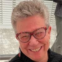 Betsy Piper's Instagram, Twitter & Facebook