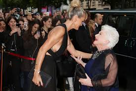 Jade (née en 2004) et joy. Line Renaud Adresse Un Bouleversant Message A Laeticia Hallyday