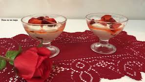 300 gr di savoiardi 500 gr di fragole 20 cl di panna fresca 150 gr di mascarpone 50 gr di zucchero a velo. Dessert Alle Fragole E Mascarpone Chiara Ma Non Troppo