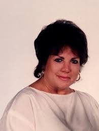 Maxine Gilmore's Instagram, Twitter & Facebook