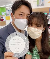 김준희 김준희, 남편 얼굴 첫 공개 제주도 결혼식사진 공개.작지만 아름다운 우리 웨딩 방송인 김준희가 결혼식 사진을 공개하며. ê¹€ì¤€í¬ í˜¼ì¸ì‹ ê³  5ì„¸ ì—°í•˜ í›ˆë‚¨ ë‚¨íŽ¸ ê³µê°œ ì´ì œ ì™„ì „ì²´ ì§„ì •í•œ ë¶€ë¶€