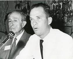 Donald Reid Cabral ante micrófono