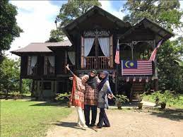 Rumah ini menggunakan sepenuhnya bahan binaan semula jadi yang terdapat di sekeliling kampung. Rumah Tradisional Perak Photos Facebook
