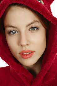 Eileen Newman (@Eyebrowjunky)