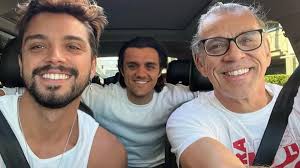 Beto Simas comenta bissexualidade do filho Rodrigo: 'Libertador'