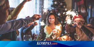 Struktur organiasi sebagai proses penentuan keputusan memilih alternatif kerangka kerja jabatan, proyek pekerjaan dan departemen adalah pendapat. 8 Tradisi Natal Di Seluruh Dunia Apa Saja Halaman All Kompas Com