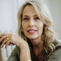 Haley Simons's Instagram, Twitter & Facebook