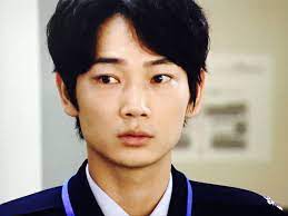 綾野剛 空飛ぶ広報室 空飛ぶ広報室 顔 俳優 男性