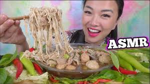 ASMR BEST THAI BOAT NOODLES (SLURP ALERT EATING SOUNDS) LIGHT WHISPERS