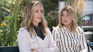 Meredith grey, fille d'un chirurgien très réputé, commence son internat de première année en médecine chirurgicale dans un hôpital de seattle. Regarder Grey S Anatomy Saison 15 Episode 5 En Streaming Betaseries Com