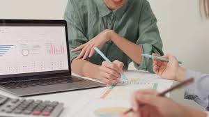 Strategi Data untuk Bisnis: Bukan Sekadar Kumpulin Angka, Tapi Bikin Keputusan Lebih Pintar