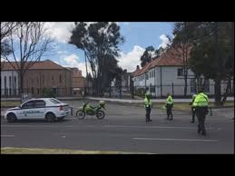 Te contamos cómo vivió la capital de colombia el incidente que dejó varios muertos y heridos. Al Menos 8 Muertos Por Explosion De Carro Bomba En Escuela De La Policia En Bogota Youtube
