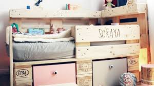 Hol dir den perfekten begleiter genau für dein zuhause! Geniale Diy Idee So Leicht Baust Du Ein Kinderbett Aus Holzpaletten