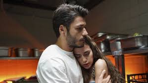 The romantic moments they experienced in the first promotion, where the attraction between cem and leyla gradually increased, draws attention. Cam Tavanlar 4 Bolum Fotograflari Show Tv