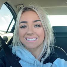 Rae Mullins's Instagram, Twitter & Facebook