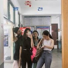 Kumpulan gambar lucu banget yang kocak dan paling unik dari sekian banyak gambar dan meme lucu yang bertebaran di internet, kami kumpulan beberapa gambar gambar lucu terbaru yang konyol dan gokil. 310 Ide Ulzzang S Q U A D Di 2021 Foto Teman Foto Sahabat Fotografi Teman