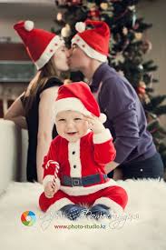 Creative Family Portrait Family Photo Ideas Photography Inspiration Family S Family Christmas Pictures First Christmas Photos Baby Christmas Photos