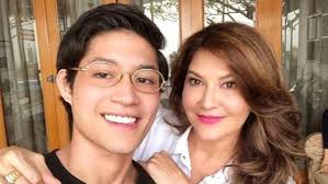 6 Pasangan Artis Rebutan Anak Setelah Cerai, Terbaru Wanda Hamidah