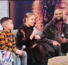 Sara egwu james będzie czwartą zwyciężczynią the voice kids w polsce? Sara Egwu James Z Rodzicami W Studiu Pytania Na Sniadanie Co Teraz Planuje Zwyciezczyni The Voice Kids