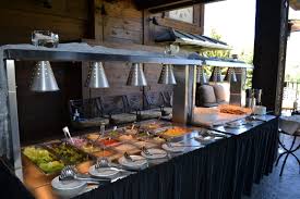 Buffet Serving Table At An Outdoor Dinner At Vista Outdoor Event Dinner Vista Vail Arrowhead Buffet Food Outdoor Dinner Serving Table Fine Dining