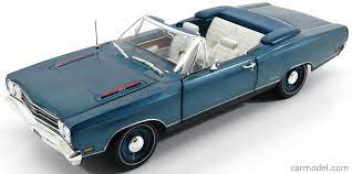 I call it vibrant blue, my photographer called it electric blue. Autoworld Amm1102 06 Masstab 1 18 Plymouth Gtx Cabriolet Blue 1969 50th Anniversary Blue