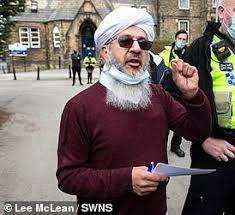 Mosque Leaders Call For Protests To Stop Outside Batley School After Prophet Muhammad Cartoon Row Daily Mail Online
