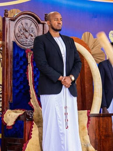 Uganda's King Oyo Nyimba Kabamba Iguru Rukidi IV, who became the monarch of  the Tooro Kingdom at just three years old, has died at the age of 34. His  death was announced