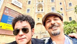 “Al di là del fiume e tra gli alberi“ su Rai 5 una Urbino vivacissima