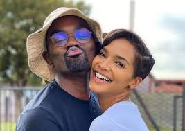 Musa mthombeni pays lobola for liesl laurie (photos) congratulations are in order for tv personality dr musa mthombeni and jacaranda fm presenter and former miss sa liesl laurie after musa paid lobola for his wife over the weekend. So Proud Of This Man Liesl Laurie Celebrates Musa Mthombeni S New Tv Gig