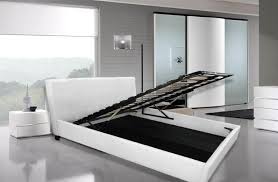 Nelle nostre due sedi di roma è possibile visitare la più vasta esposizione di letti a scomparsa e accessori salva spazio del centro italia. Letto Matrimoniale Modello Margherita 200x167 Con Vano Contenitore Bianco O Nero Ecopelle