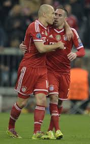 Er ist 33 jahre alt und seine staatsbürgerschaft ist chile. Mit 30 Jahren Bayern Star Arturo Vidal Wird Nochmal Bruder Promiflash De