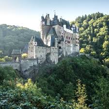 L'eifel est une région de collines en allemagne occidentale, dans les cantons de l'est de belgique et au luxembourg. Urlaub Eifel Hotels Fewos Wandern Radfahren Ausflug
